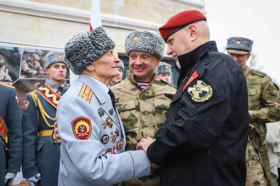 Росгвардия наградила 99-летнего ветерана Великой Отечественной войны орденом Невского. Фотографии и видео с церемонии доступны.